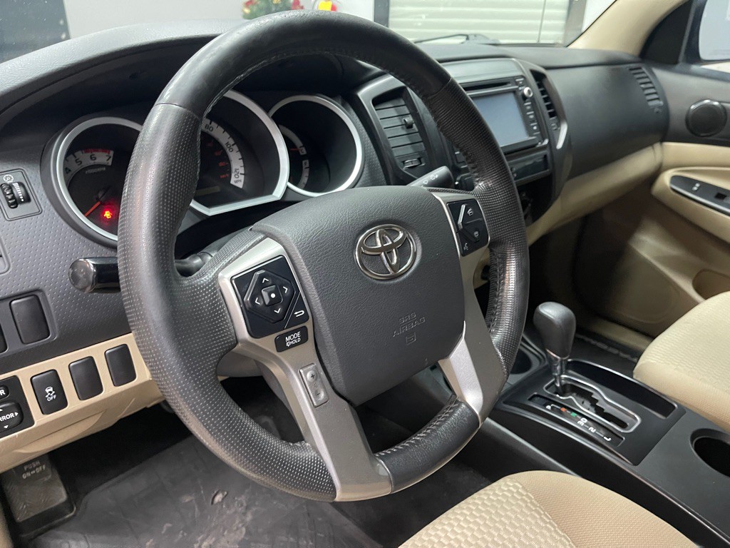 2014 Toyota Tacoma Image 16