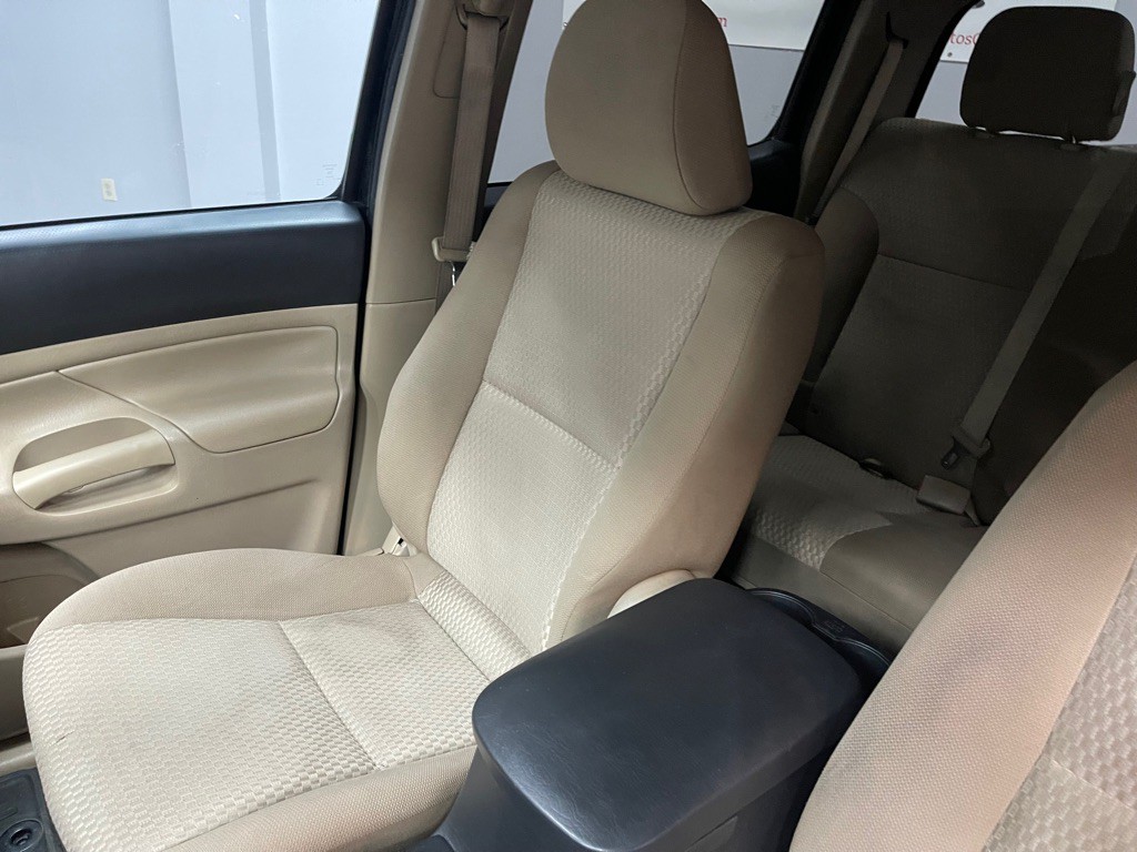 2014 Toyota Tacoma Image 17