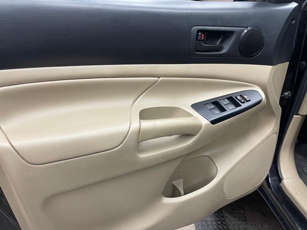 2014 Toyota Tacoma Image 28