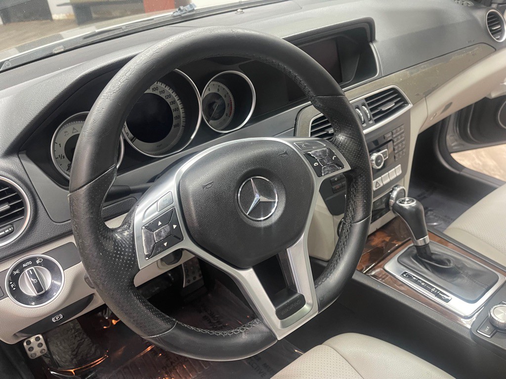 2012 Mercedes-Benz C-Class Image 16