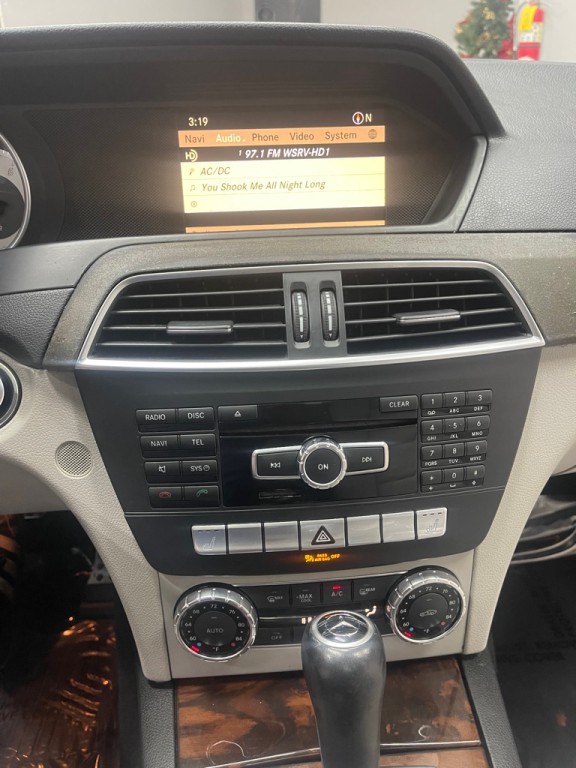 2012 Mercedes-Benz C-Class Image 21