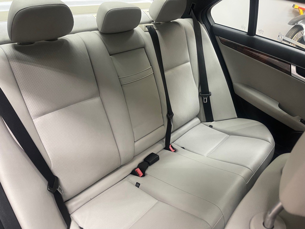 2012 Mercedes-Benz C-Class Image 33