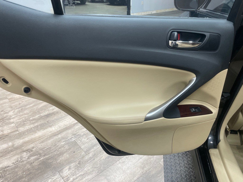 2007 Lexus IS Image 30