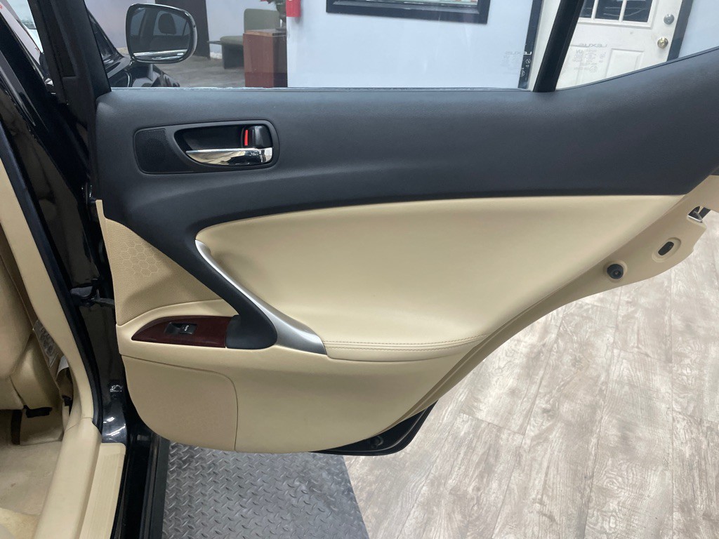 2007 Lexus IS Image 34