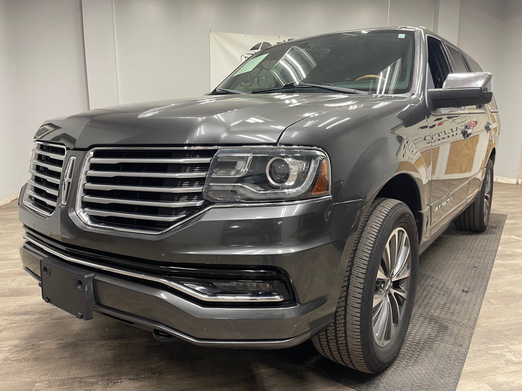 2016 Lincoln Navigator Image 2