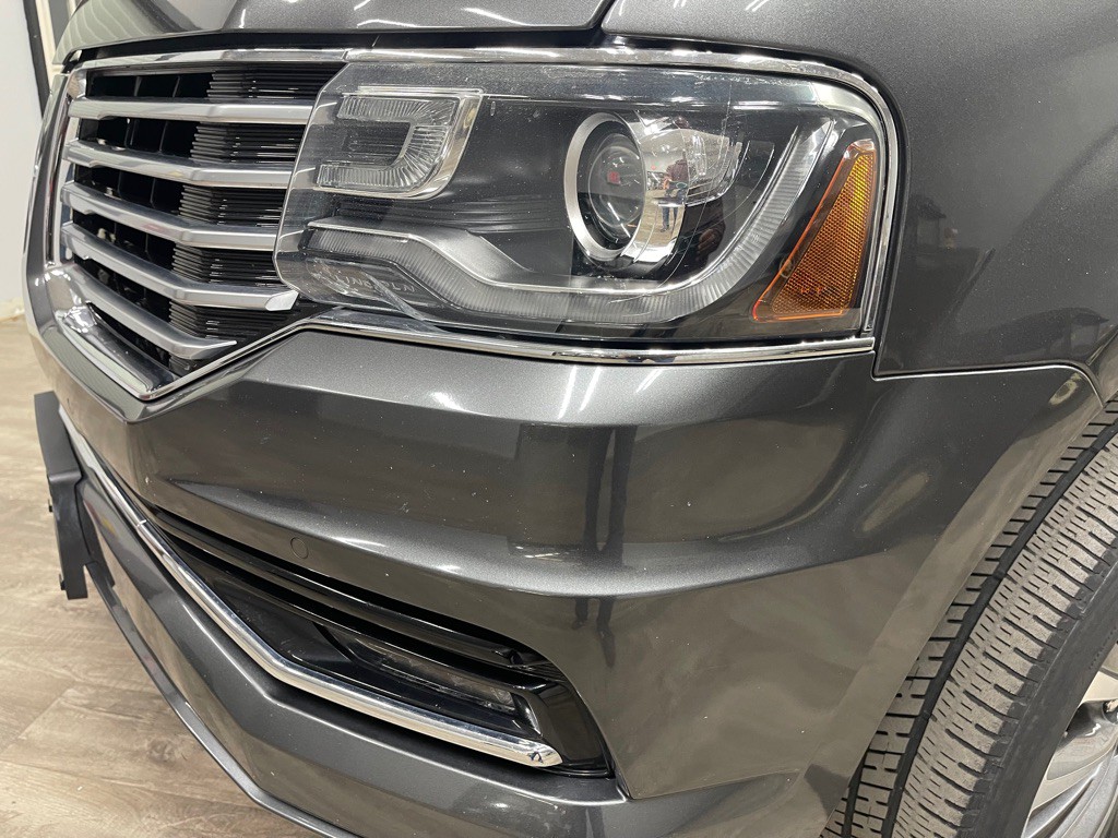 2016 Lincoln Navigator Image 9
