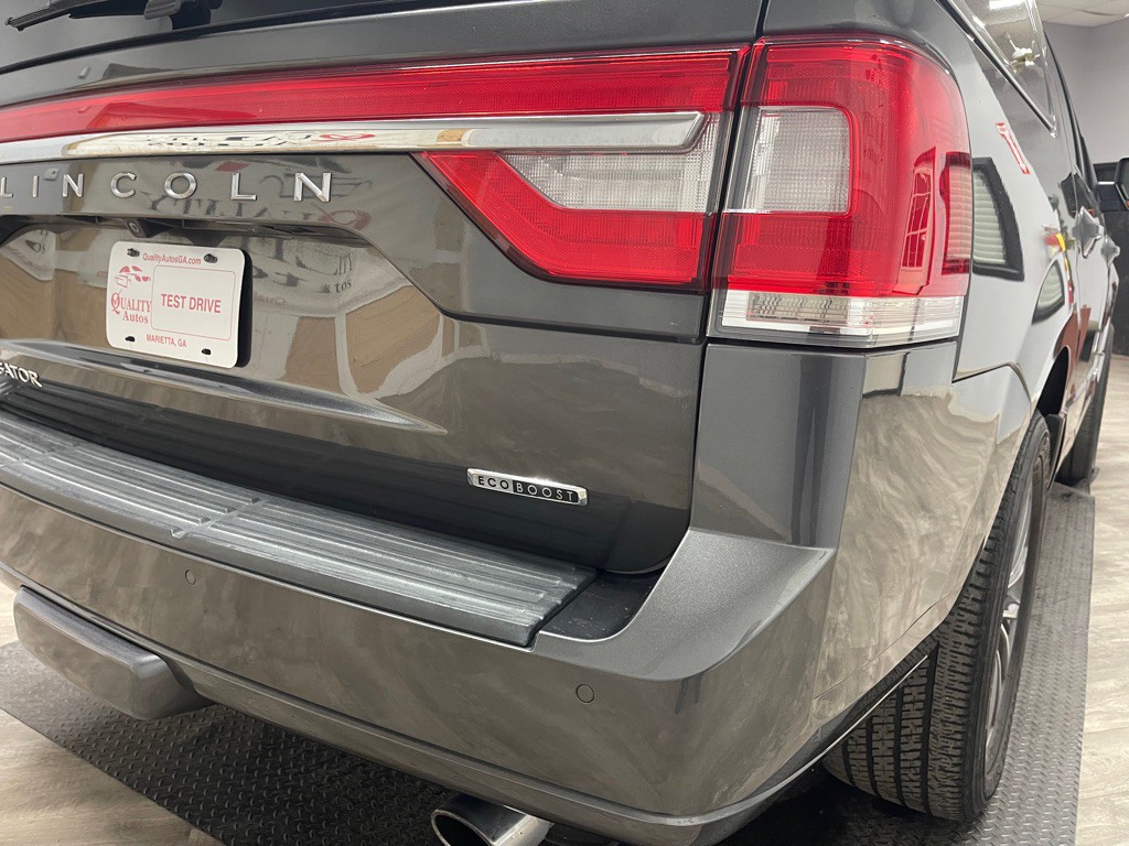2016 Lincoln Navigator Image 11