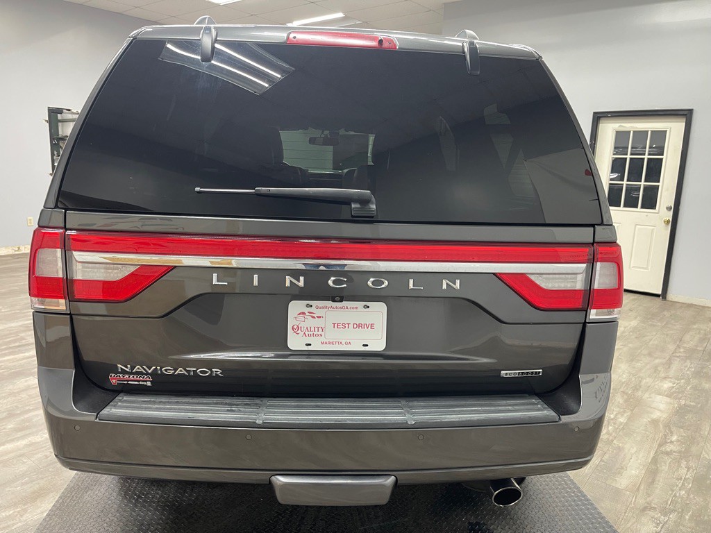 2016 Lincoln Navigator Image 12