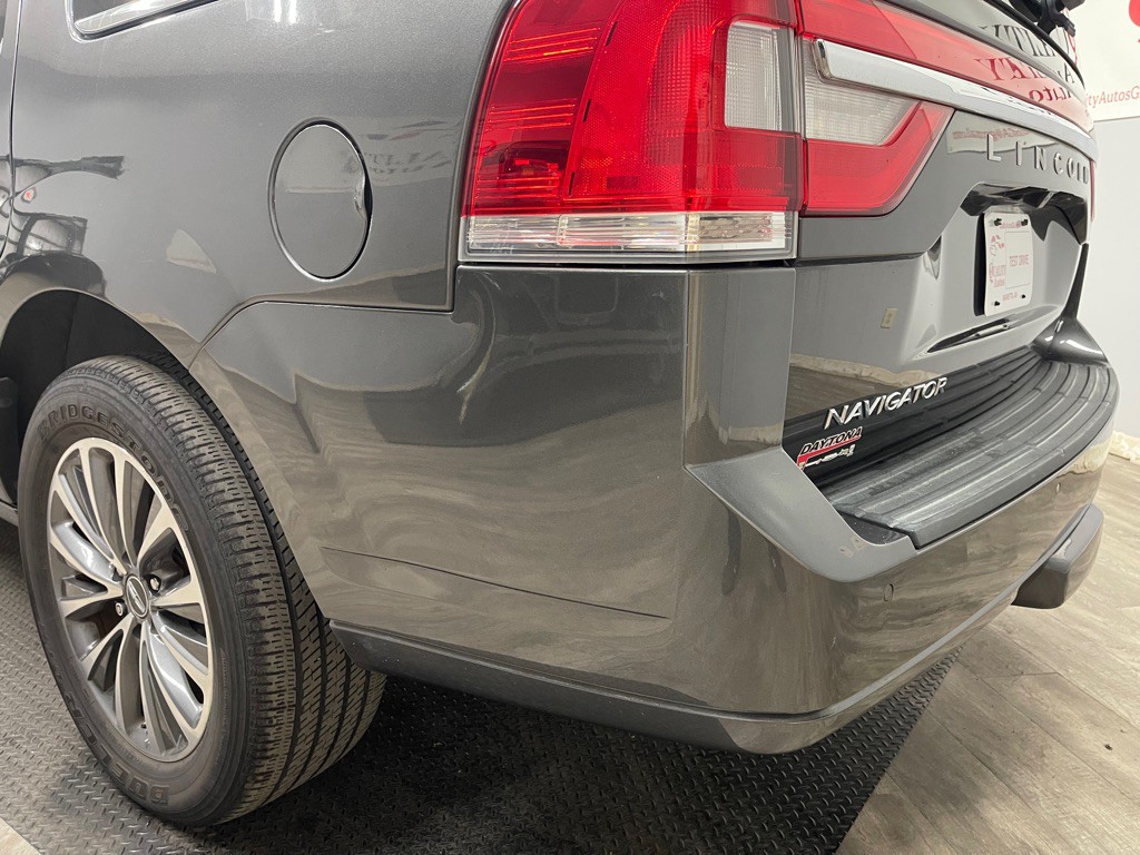 2016 Lincoln Navigator Image 13