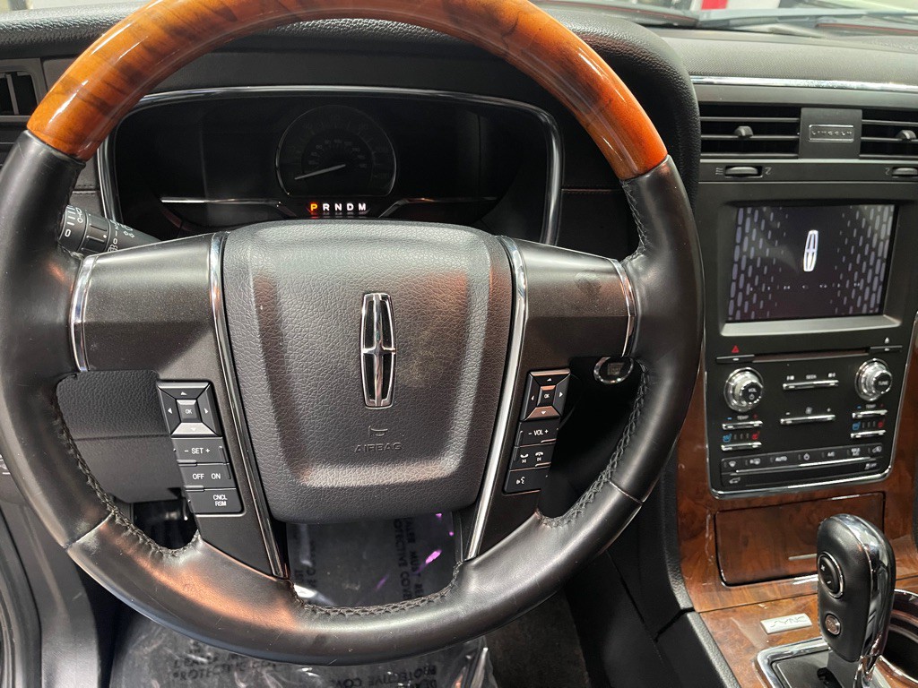 2016 Lincoln Navigator Image 24