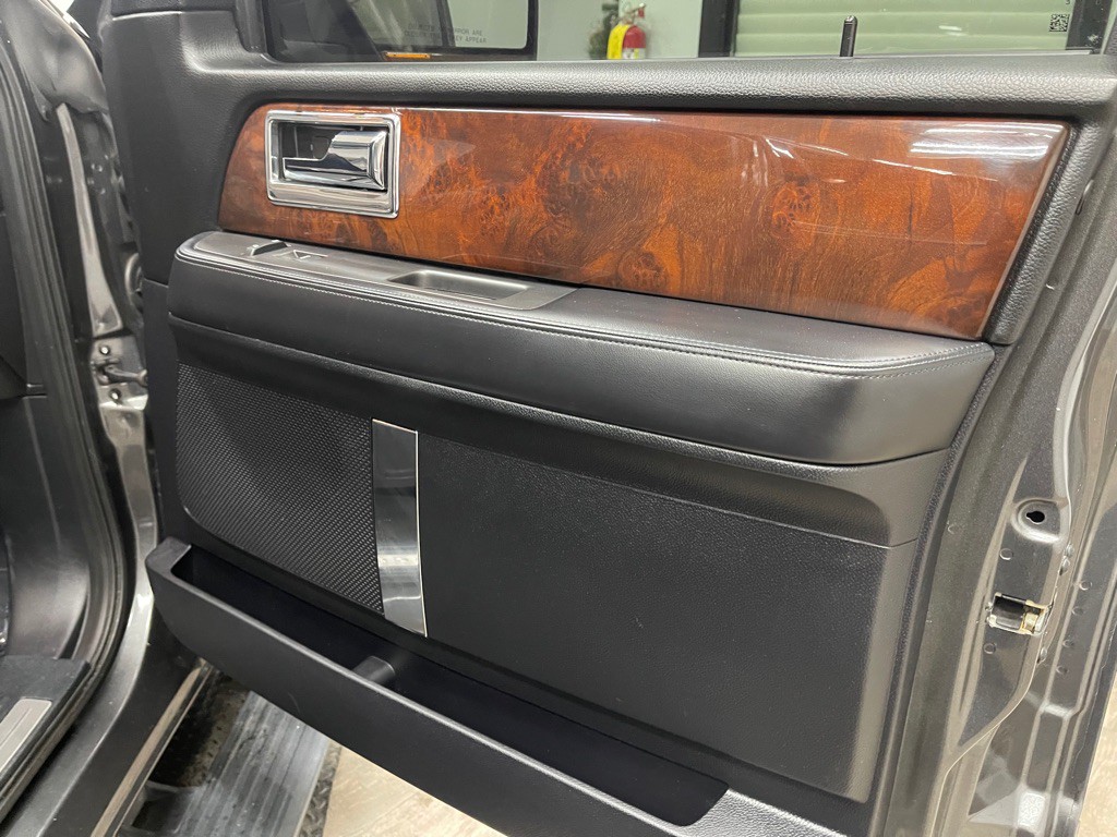 2016 Lincoln Navigator Image 30