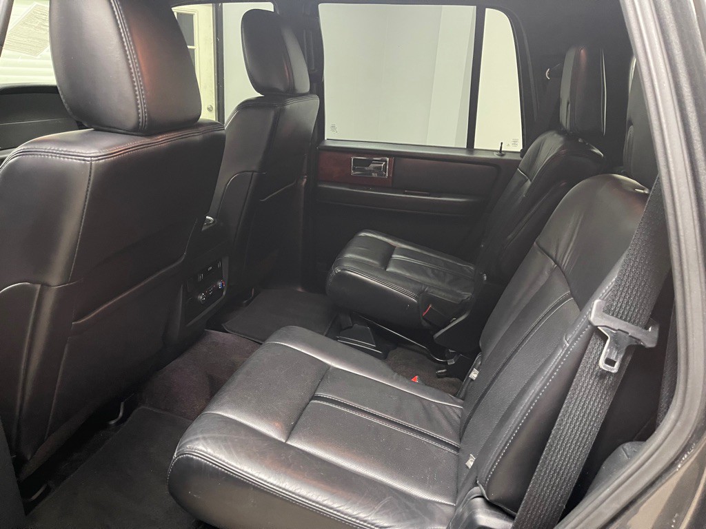 2016 Lincoln Navigator Image 38