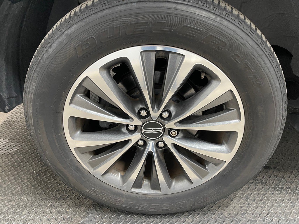 2016 Lincoln Navigator Image 39