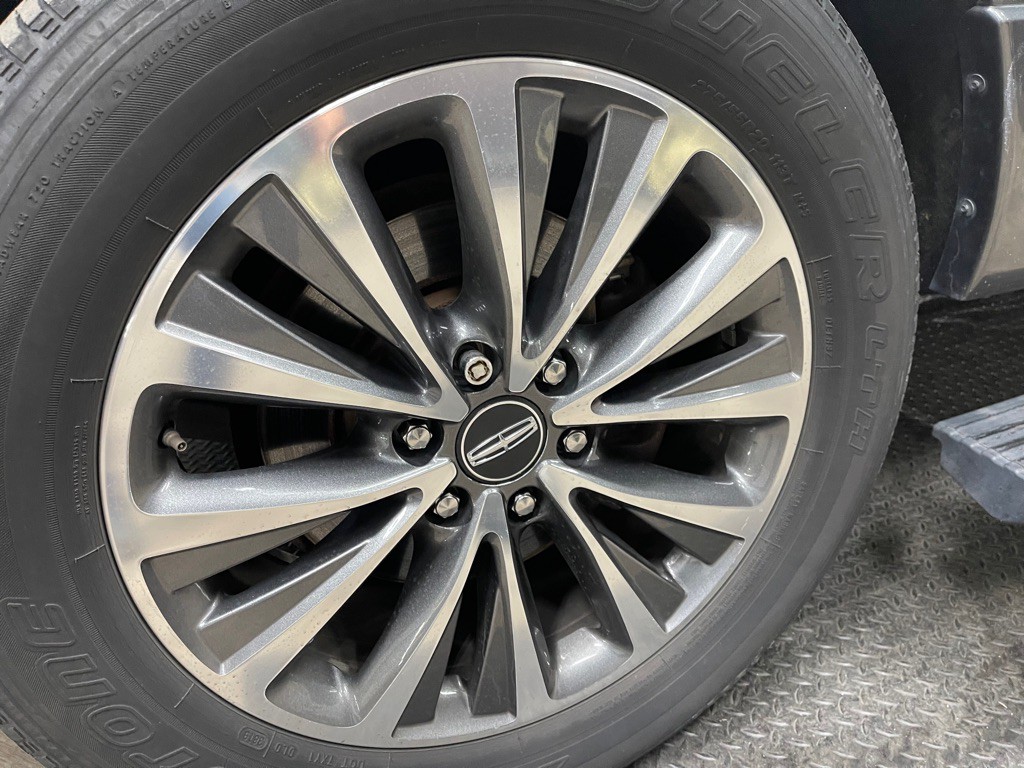 2016 Lincoln Navigator Image 40