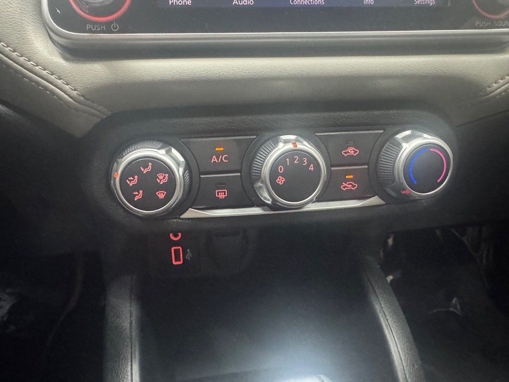 2020 Nissan Versa Image 23