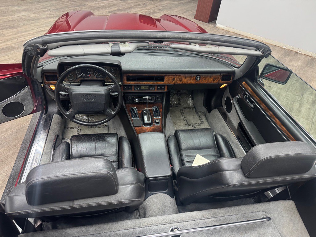 1992 Jaguar XJ Image 4