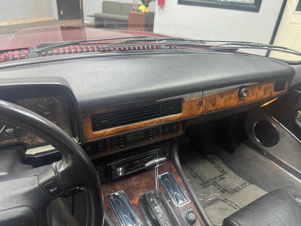 1992 Jaguar XJ Image 24