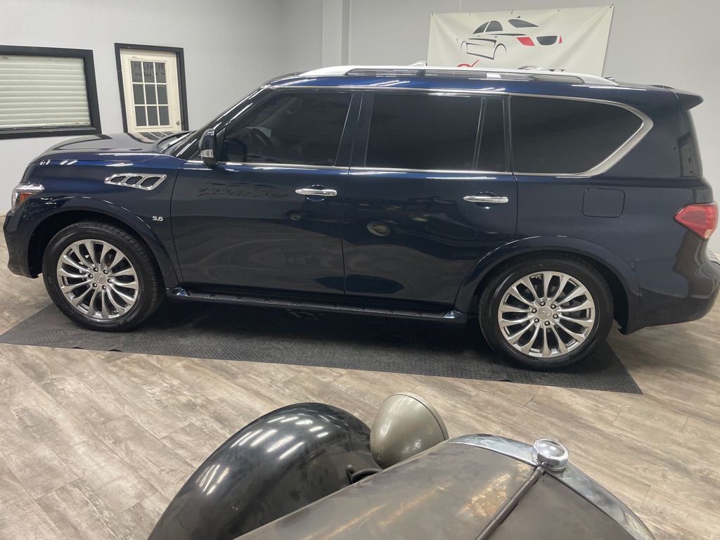 2017 INFINITI QX80 Image 9