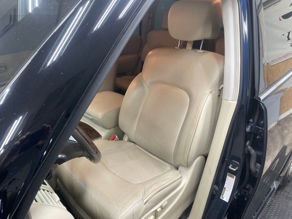 2017 INFINITI QX80 Image 16