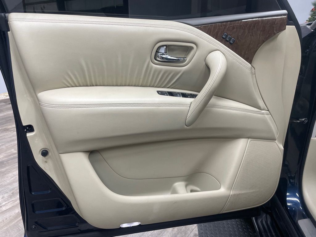 2017 INFINITI QX80 Image 17