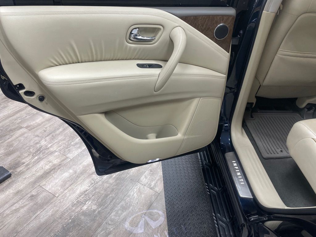 2017 INFINITI QX80 Image 31