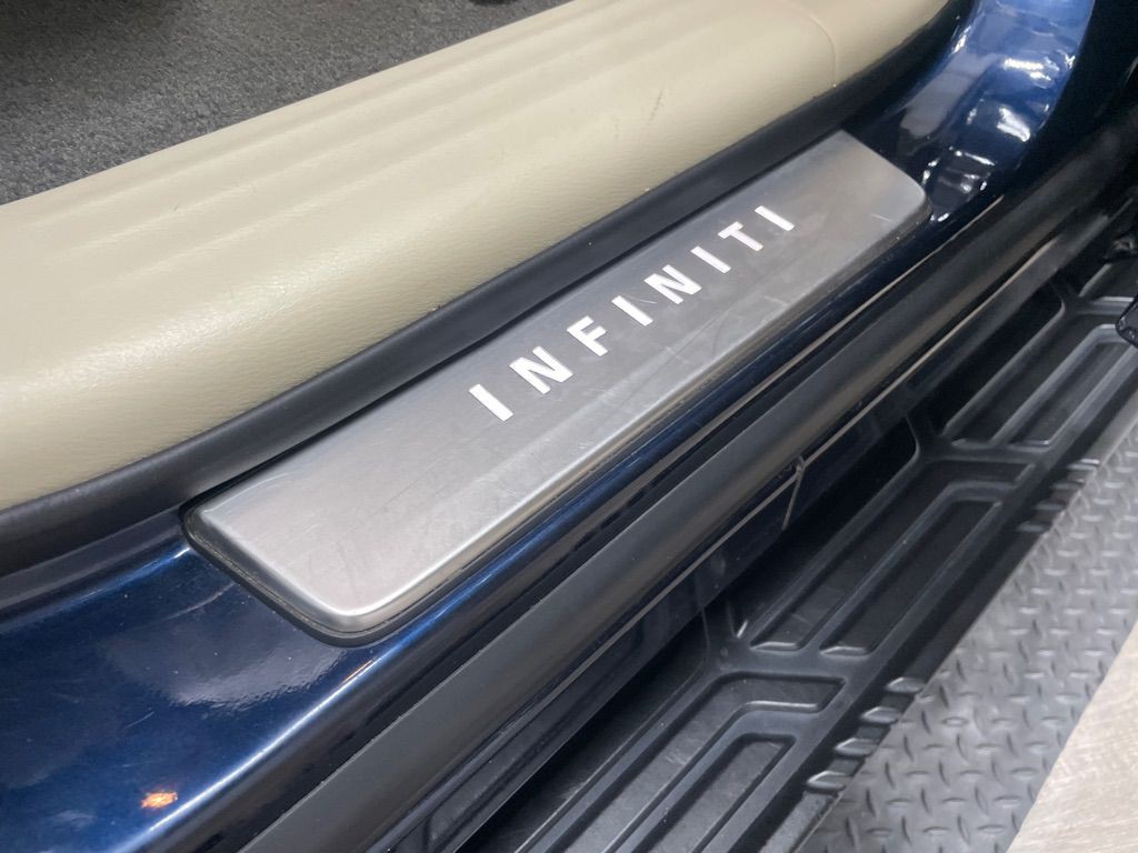 2017 INFINITI QX80 Image 37