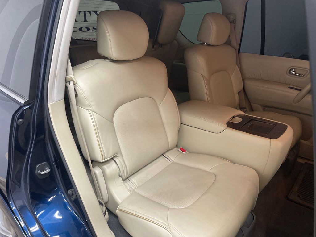 2017 INFINITI QX80 Image 40