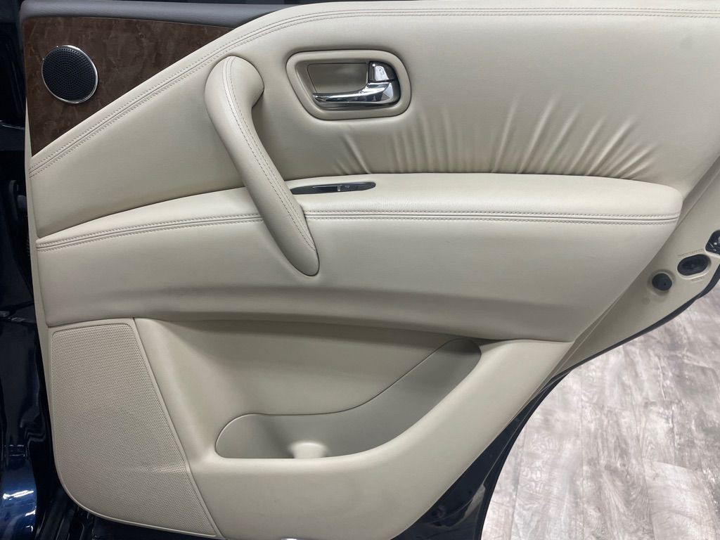 2017 INFINITI QX80 Image 41