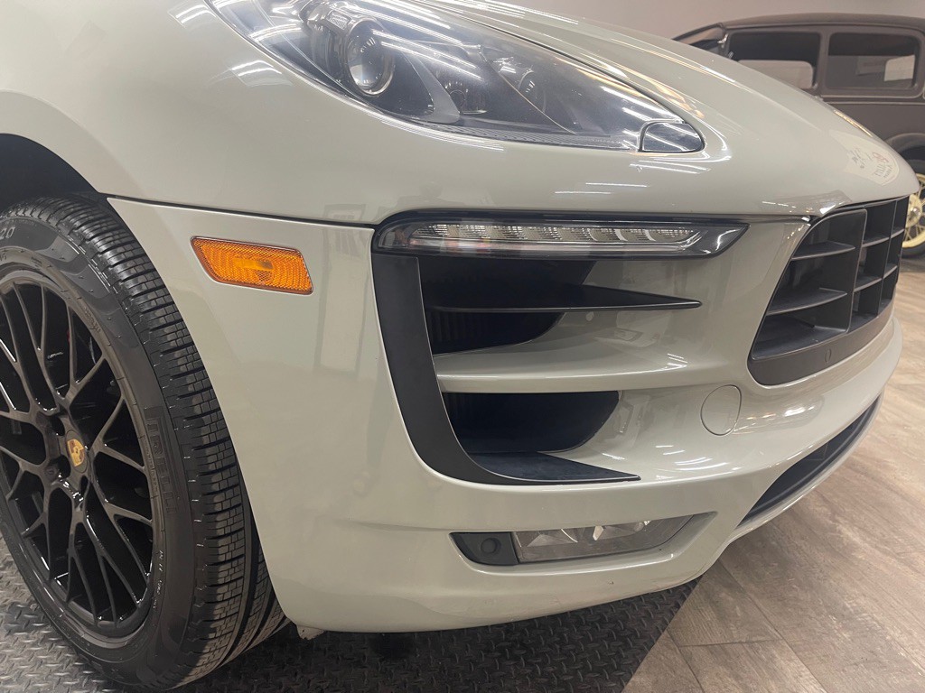 2017 Porsche Macan Image 13