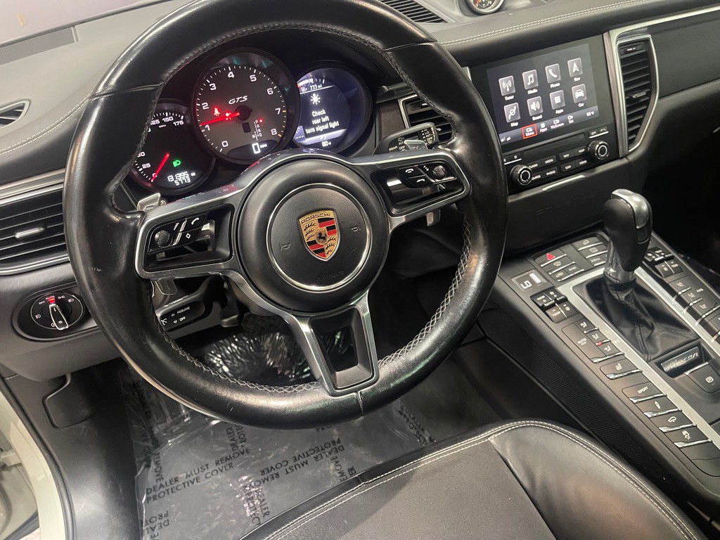 2017 Porsche Macan Image 15