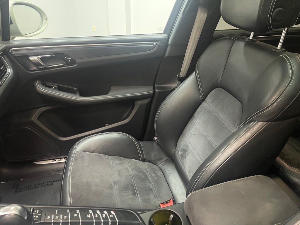 2017 Porsche Macan Image 16