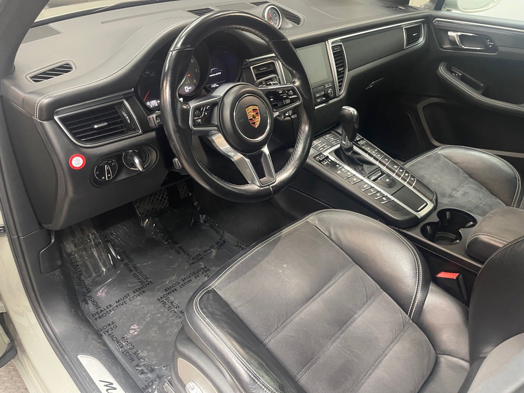 2017 Porsche Macan Image 17