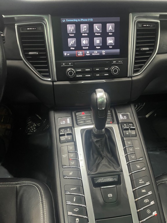 2017 Porsche Macan Image 19