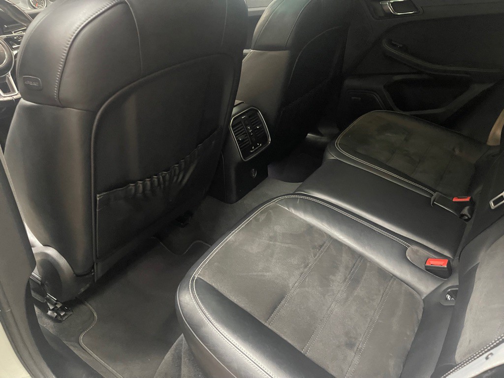2017 Porsche Macan Image 22