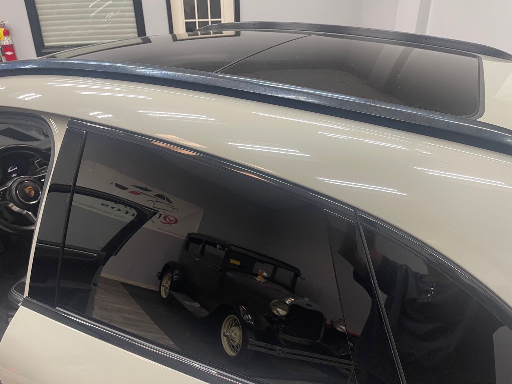 2017 Porsche Macan Image 23