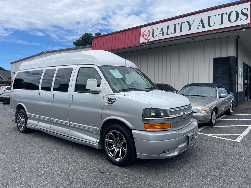 2012 Chevrolet Express Image 3