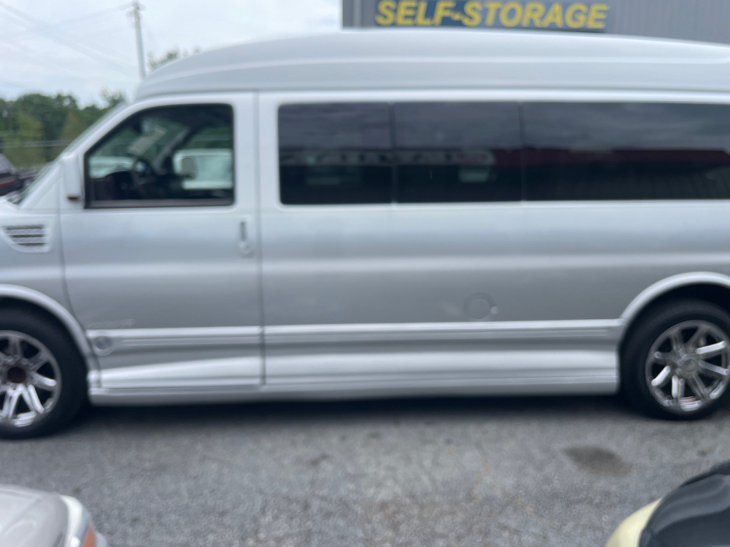 2012 Chevrolet Express Image 4