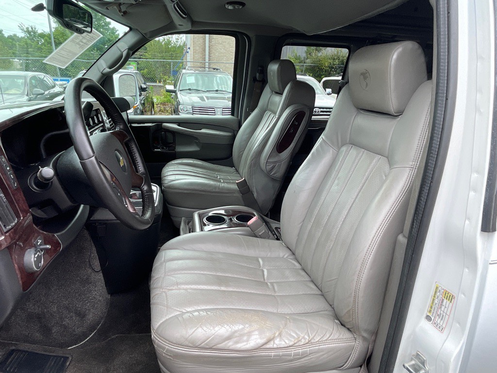 2012 Chevrolet Express Image 11