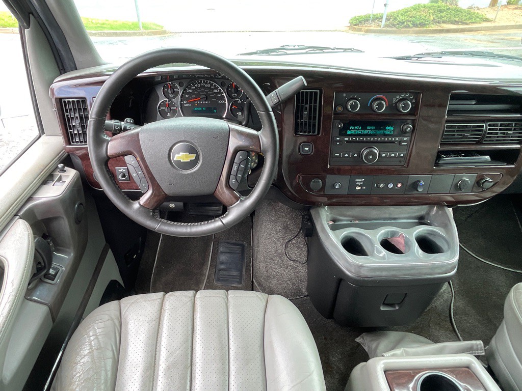 2012 Chevrolet Express Image 12