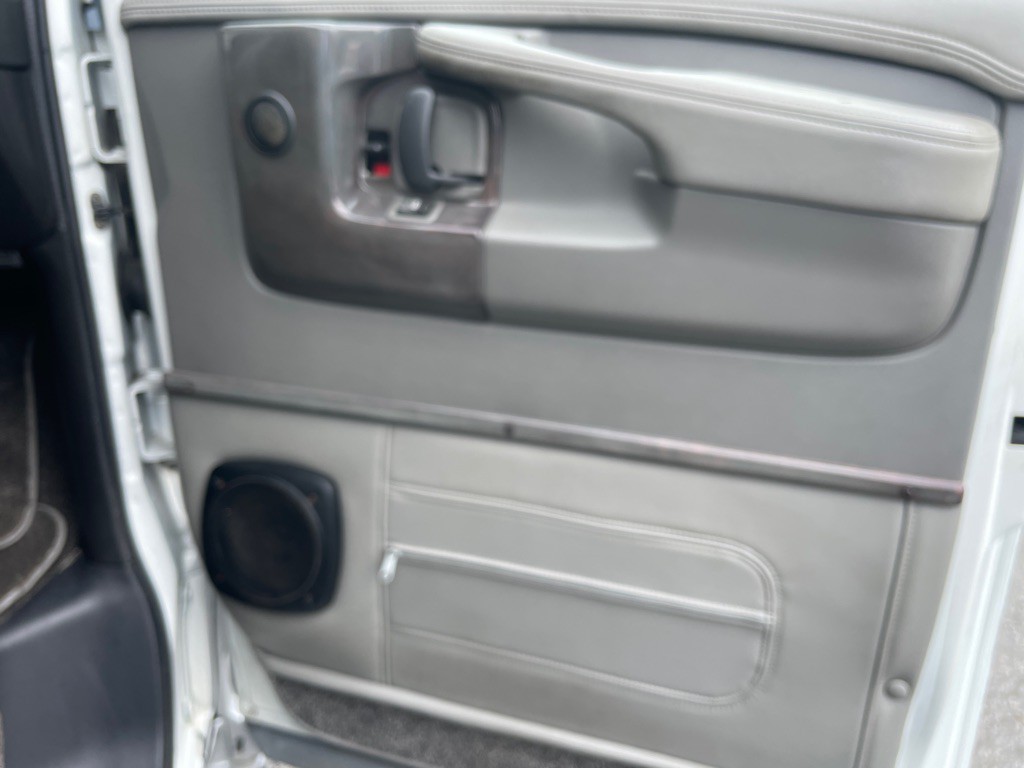 2012 Chevrolet Express Image 17