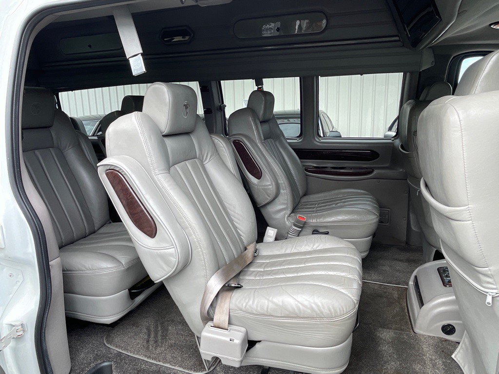 2012 Chevrolet Express Image 21