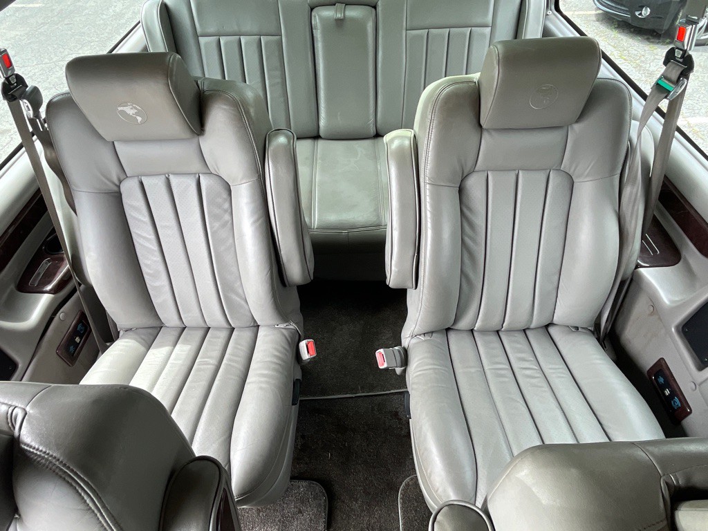 2012 Chevrolet Express Image 24