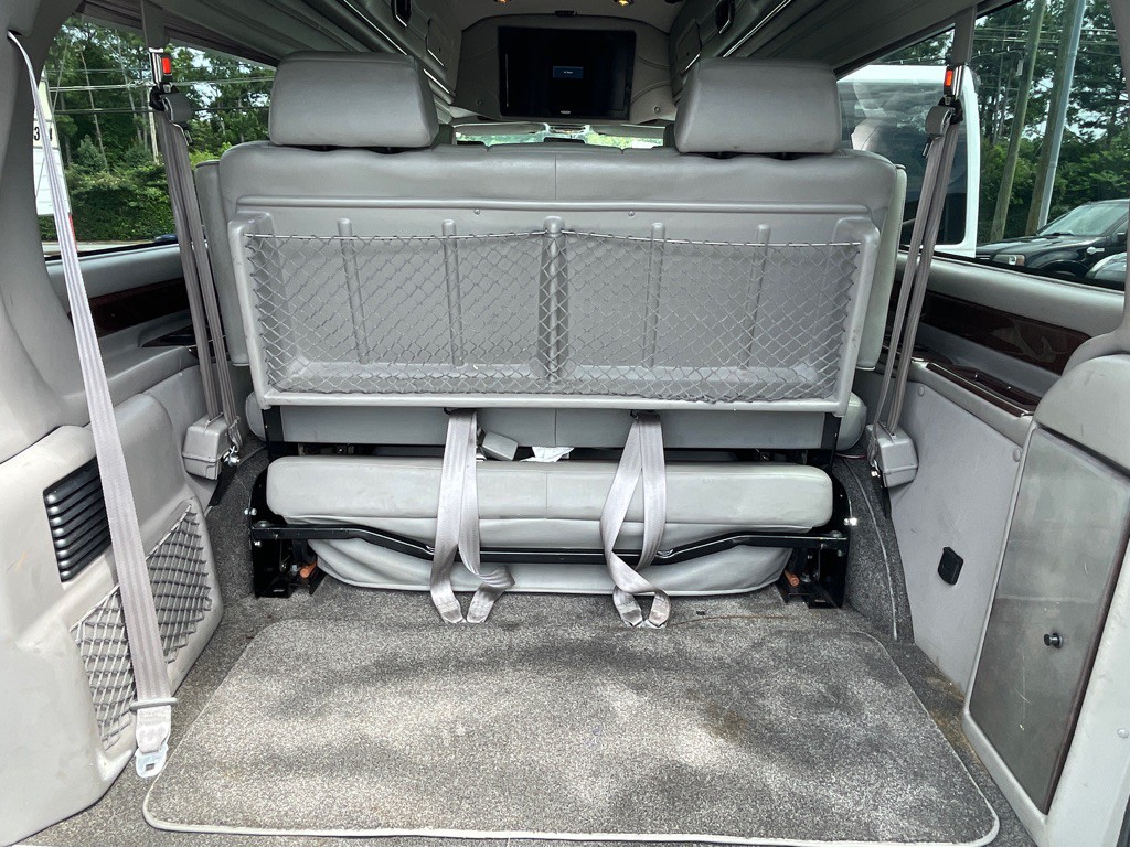 2012 Chevrolet Express Image 26