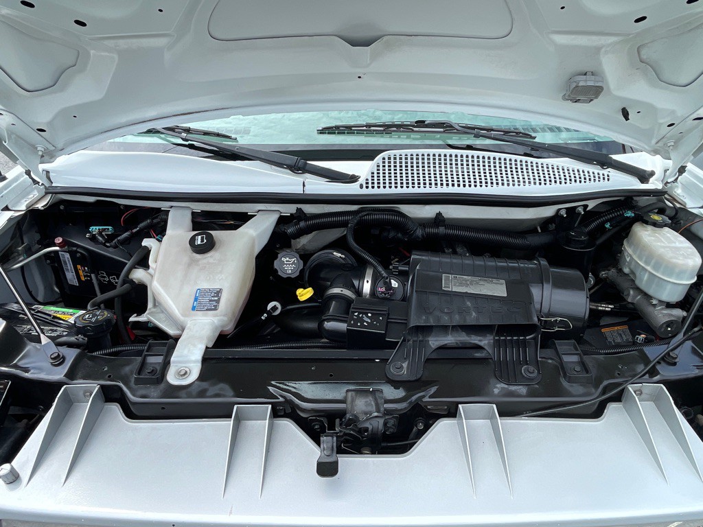 2012 Chevrolet Express Image 28