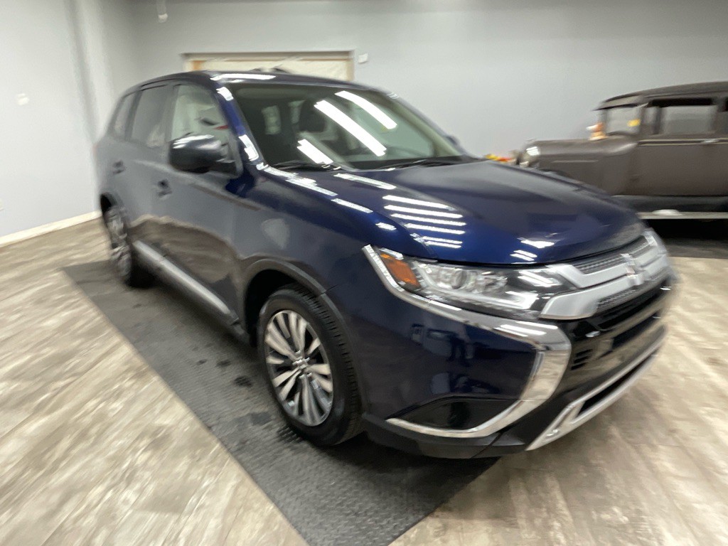 2020 Mitsubishi Outlander Image 3