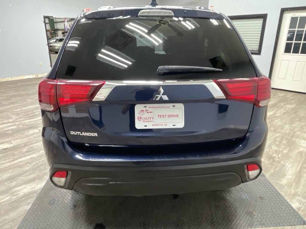 2020 Mitsubishi Outlander Image 9