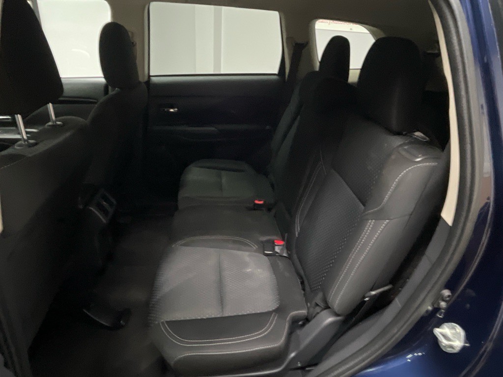 2020 Mitsubishi Outlander Image 17