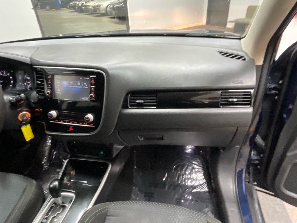 2020 Mitsubishi Outlander Image 23