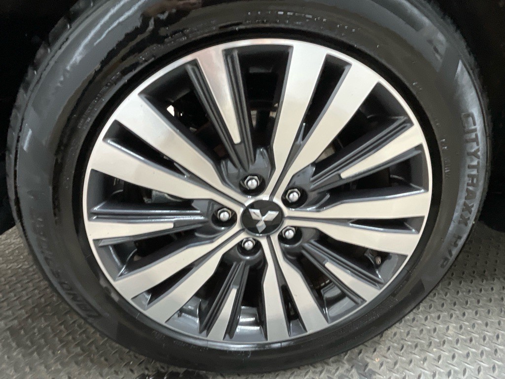 2020 Mitsubishi Outlander Image 30