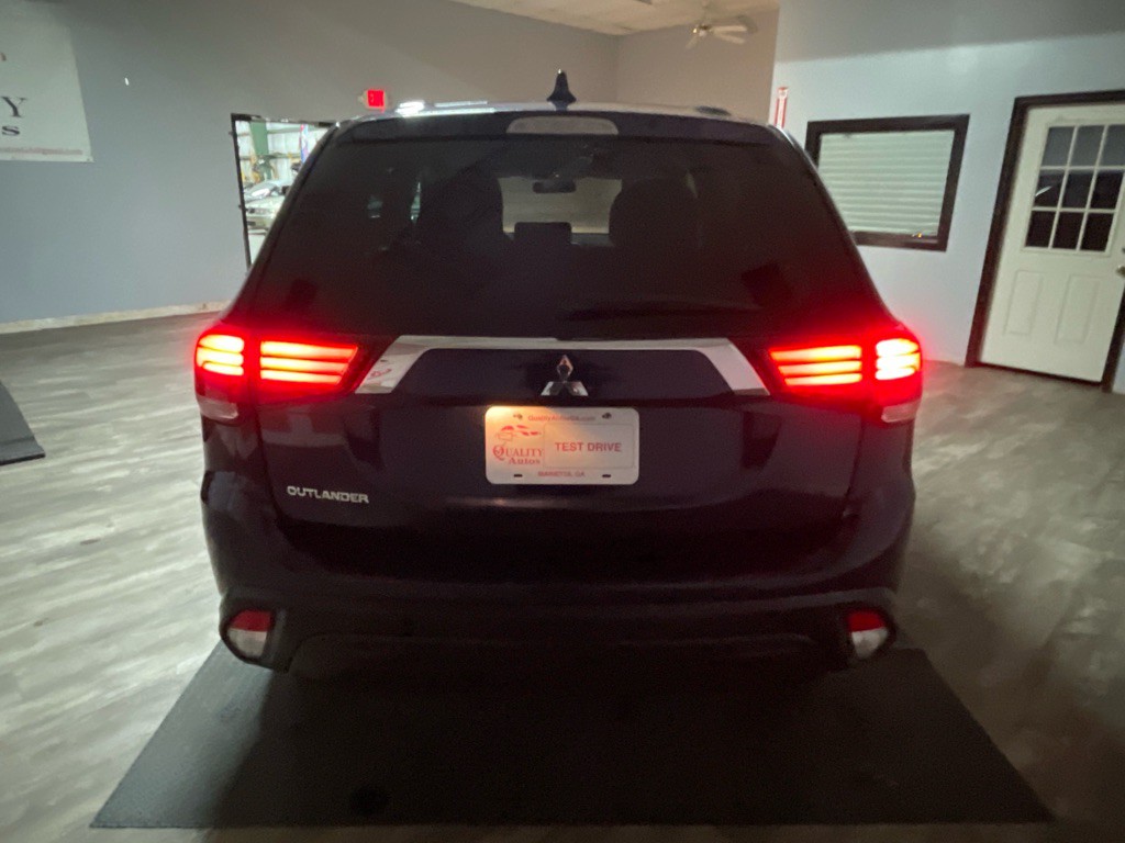 2020 Mitsubishi Outlander Image 35